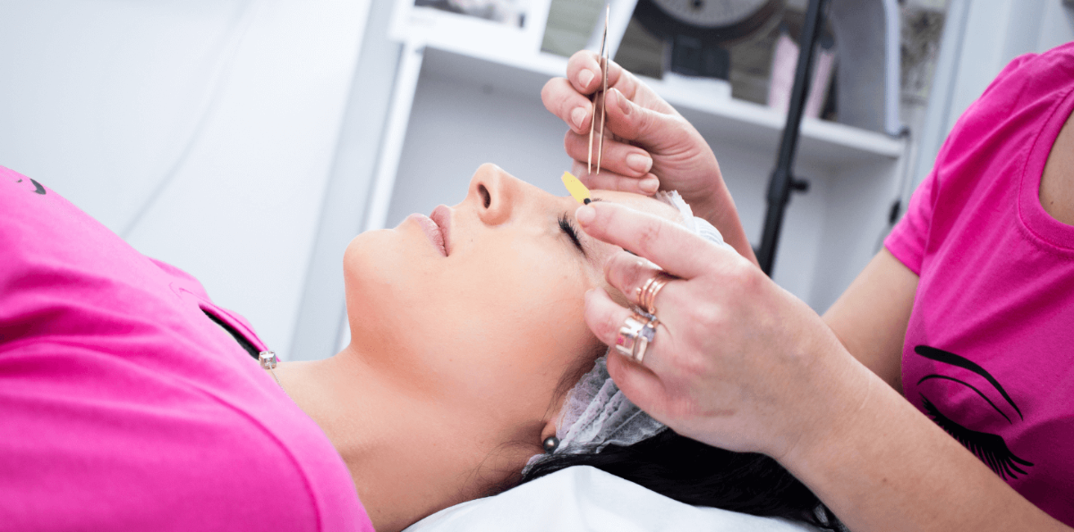 beauty Salon - eyebrow treatment